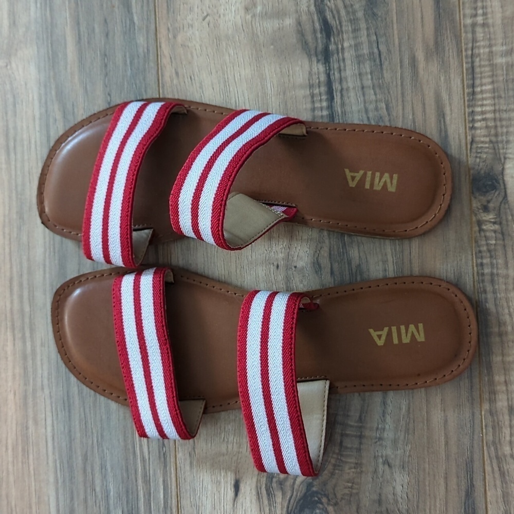 MIA Sandals. Women's sandals. Women's size 10 sandals. Red & white.